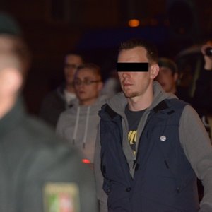 Der Angeklagte Christian H. (mitte) bei einem Neonaziaufmarsch in Aachen am 29. März 2014. Der Angeklagte Christian H. (mitte) bei einem Neonaziaufmarsch in Aachen am 29. März 2014.