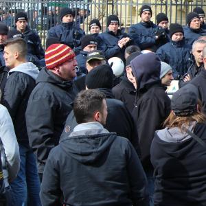 Der NPD-Kandidat aus Ludwigshafen Dierck Wagner (Bildmitte mit bunter Wollmütze) bei den Protesten gegen Salafisten in Mannheim. Der NPD-Kandidat aus Ludwigshafen Dierck Wagner (Bildmitte mit bunter Wollmütze) bei den Protesten gegen Salafisten in Mannheim.