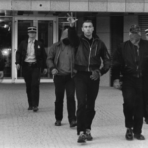 Der Neonazi und VS-Spitzel Norbert Weidner (mit erhobenem Arm) bei einem Heß-Aktionstag 1994 in Luxembourg-Stadt. Der Neonazi und VS-Spitzel Norbert Weidner (mit erhobenem Arm) bei einem Heß-Aktionstag 1994 in Luxembourg-Stadt.