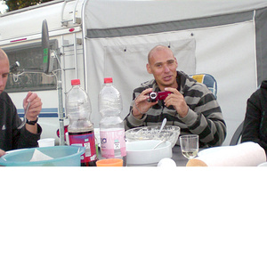 Das Thüringer NSU-Terror-Trio beim gemeinsamen Campingurlaub während ihrer Untergrundzeit: Uwe Böhnhardt, Uwe Mundlos und Beate Zschäpe (v.l.n.r.). Aufnahmedatum vermutlich 2009. Das Thüringer NSU-Terror-Trio beim gemeinsamen Campingurlaub während ihrer Untergrundzeit: Uwe Böhnhardt, Uwe Mundlos und Beate Zschäpe (v.l.n.r.). Aufnahmedatum vermutlich 2009.