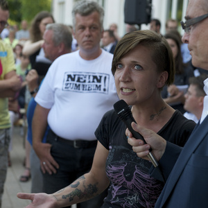 Die Landesvorsitzende der NPD-Unterorganisation "Ring Nationaler Frauen" (RNF), Maria  Fank, spricht bei der Informationsveranstaltung des Bezirks am 9. Juni 2013 in Berlin. Die Landesvorsitzende der NPD-Unterorganisation "Ring Nationaler Frauen" (RNF), Maria  Fank, spricht bei der Informationsveranstaltung des Bezirks am 9. Juni 2013 in Berlin.