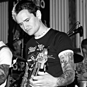 "Schmidtgart" von "Punkfront" präsentiert sich auf facebook. "Schmidtgart" von "Punkfront" präsentiert sich auf facebook.