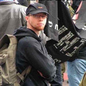 Der Angeklagte Sven Lobeck bei einem Neonaziaufmarsch in Dortmund am 3. Juni 2006. Der Angeklagte Sven Lobeck bei einem Neonaziaufmarsch in Dortmund am 3. Juni 2006.